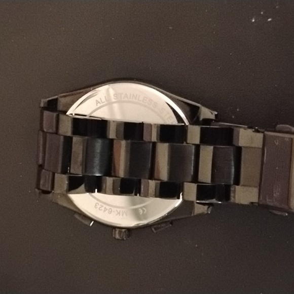 MICHEAL KORS WATCH - Picture 8 of 9